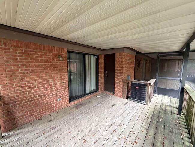 Building Photo - 4424 Stratfordshire Ct