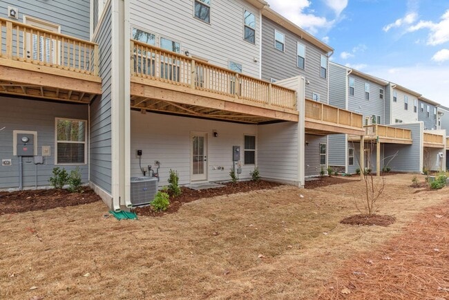 Building Photo - 3 Story Townhome in Channing Park!