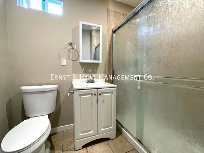 Building Photo - Cozy 1 Bed, 1 Bath Apartment with All the ...