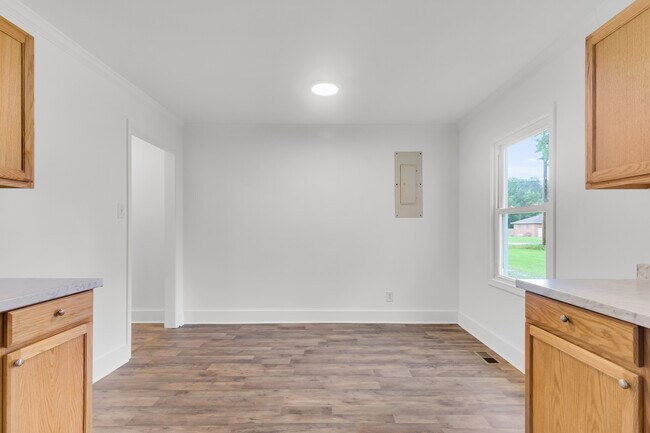 Building Photo - 300 Battleground Ave