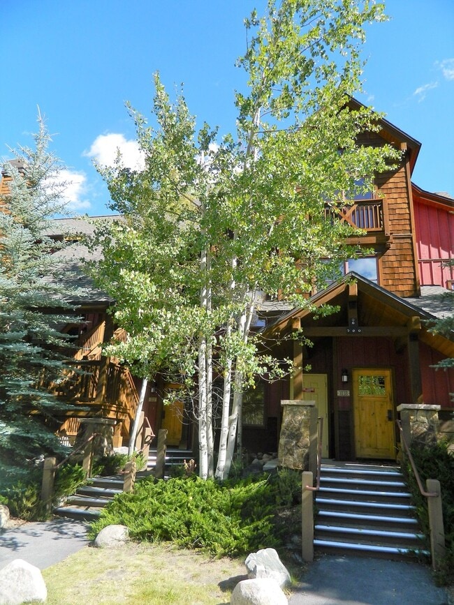 Building Photo - Winter Seasonal Rental- Seasons #1837