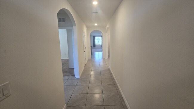 Building Photo - 3358 Summerdale Way