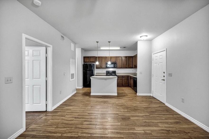 Building Photo - Reserve at Jones Road