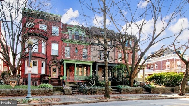 Building Photo - 1756 Park Rd NW