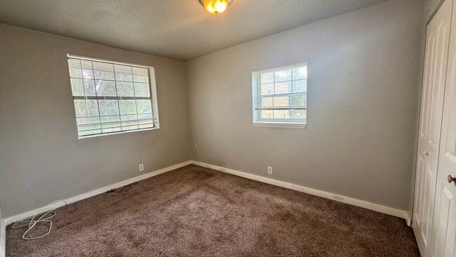 Building Photo - 2821 Moncrief Rd