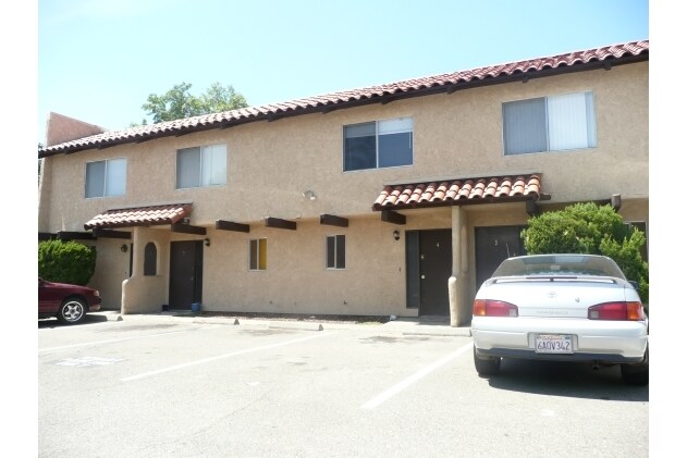 Primary Photo - 450 Lake Blvd