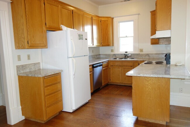 Building Photo - Charming 1910 Winters Home – 3 Bed, 2 Bath – Steps from Historic Downtown