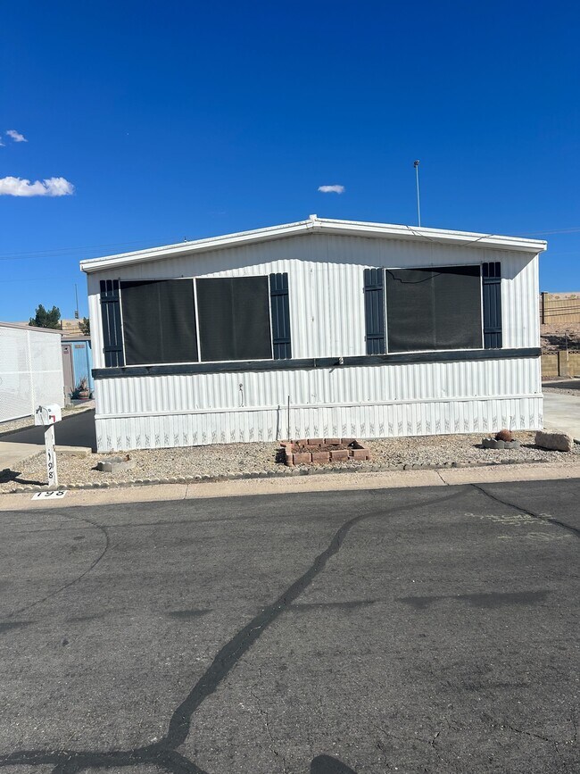 Building Photo - 3601 E Wyoming Ave