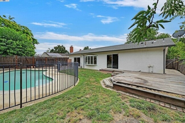 Building Photo - Updated Single-Story 4BR Home with Pool in Prime Pleasanton Valley Location