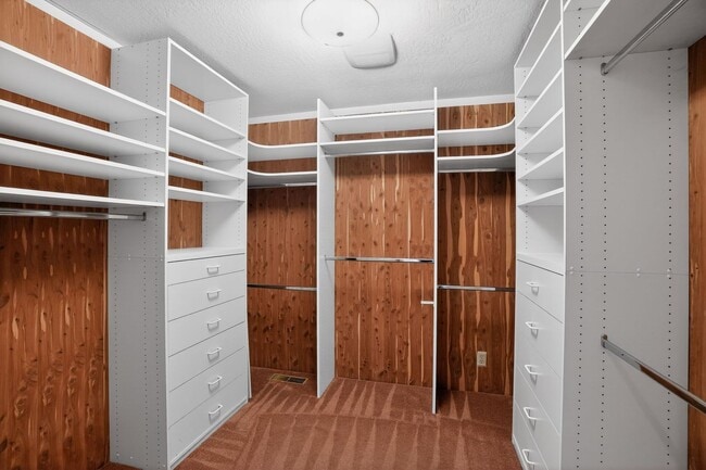 Building Photo - Absolutely Beautiful 4BR 3.5BA 2 Story Home in quiet neighborhood in Los Altos