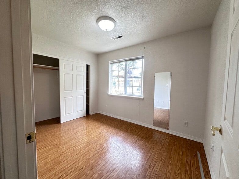 Building Photo - 3100 SE 122nd Ave