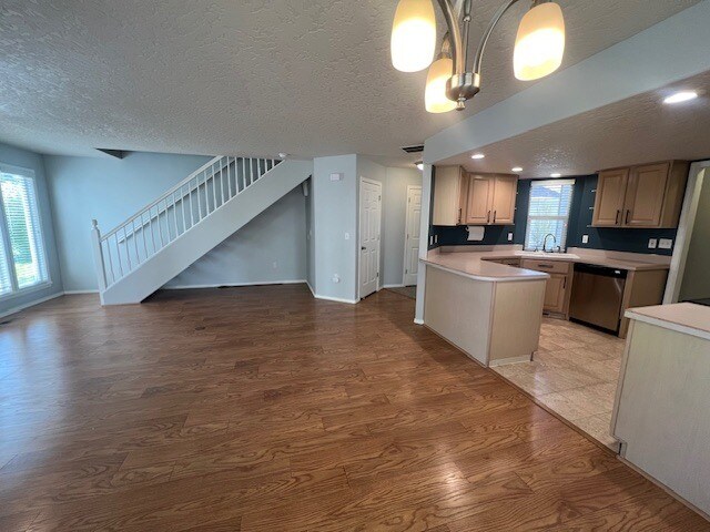 Building Photo - 3 Bed 2.5 Bath in Boise!