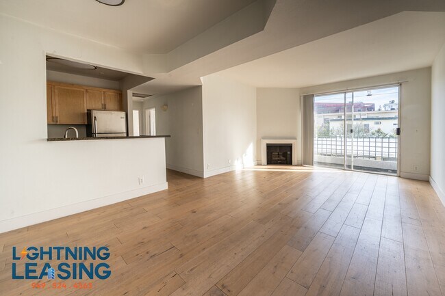 Building Photo - 886 Palm Ave