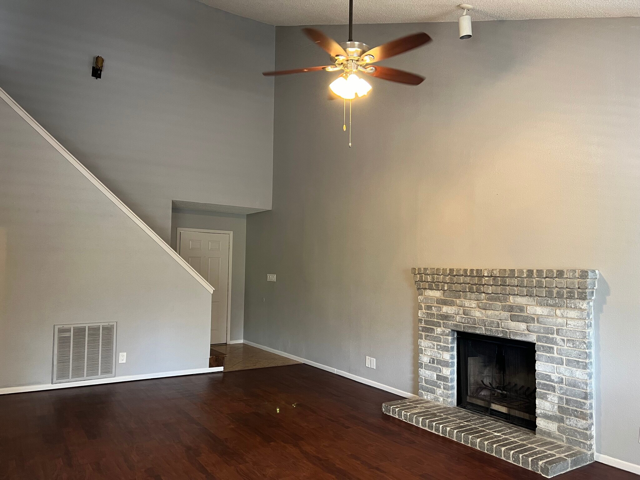 Natural fireplace - 12132 Vista Nogal St