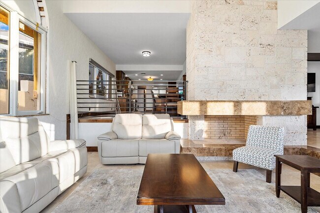 Building Photo - 1421 Ponce de Leon Dr