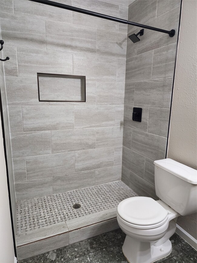 Building Photo - 1714 Village Townhome Dr