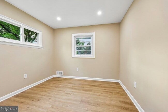 Building Photo - 7200 Vellex Ln