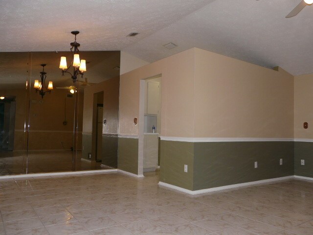 Building Photo - 3208 Russett Dr