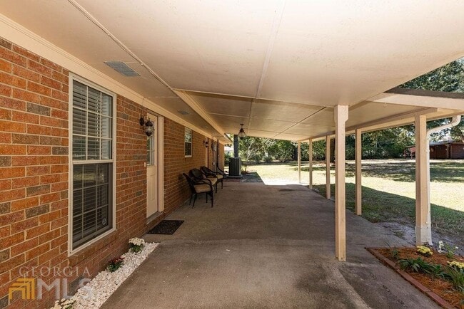 Building Photo - 404 E First St