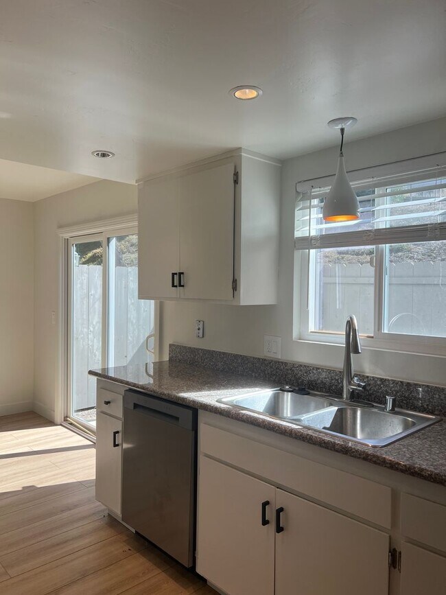 Building Photo - 2168 Via Sonora