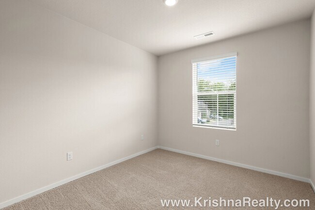 Building Photo - 10226 NE 79th Ct
