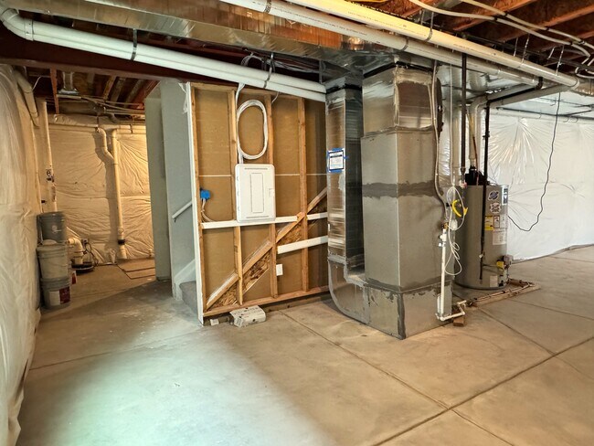 Building Photo - 10848 Hayloft St
