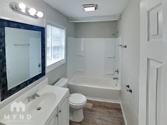 Building Photo - 2519 Goliad St