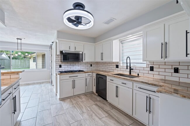 Building Photo - 4034 Shady Springs Dr