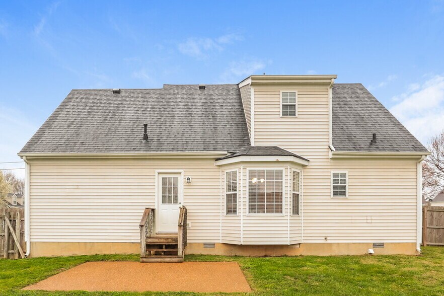 Building Photo - 2853 Sutherland Dr