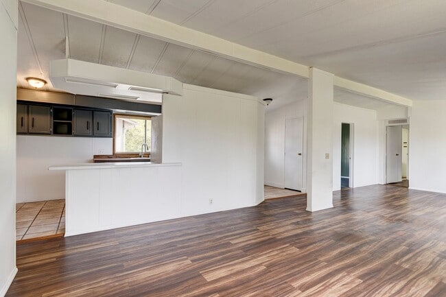 Building Photo - 3 Bed  2 Bath Pet Friendly Home