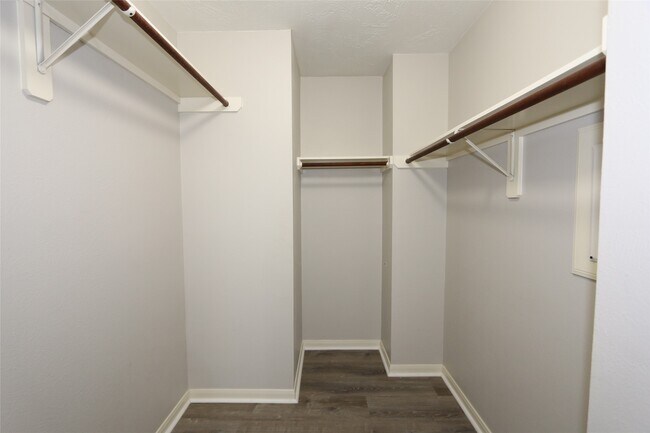 Building Photo - 13518 Sherman Oaks Dr