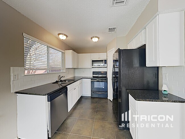 Building Photo - 6701 Silver Sage Dr
