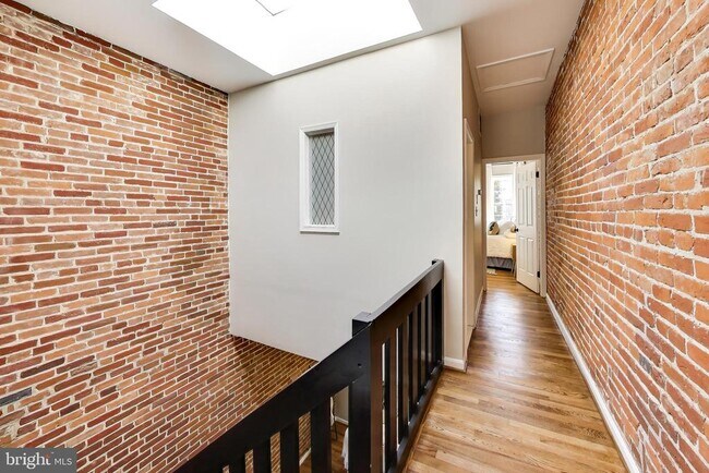 Building Photo - 1238 Linden Pl NE