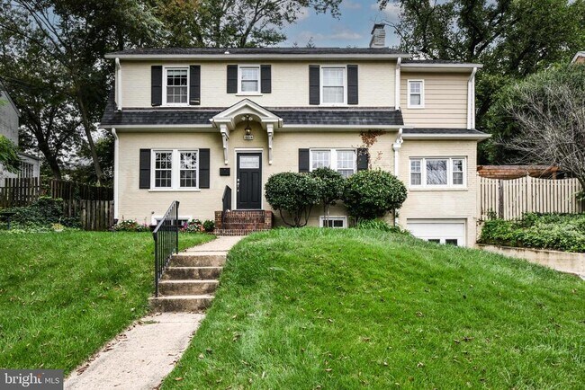 Building Photo - 6014 Fort Hunt Rd