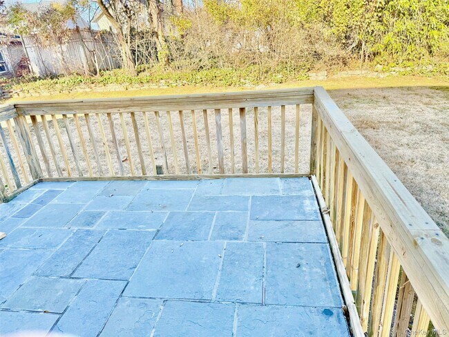 Building Photo - 10 Revere Rd