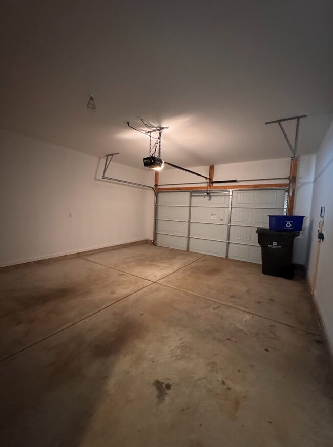 Building Photo - 320 Alameda Ln