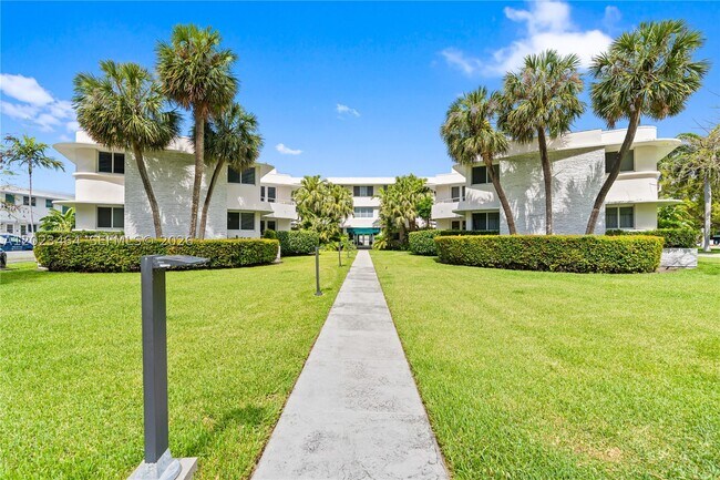 Building Photo - 10190 Collins Ave