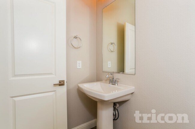 Building Photo - 817 Chisel Ville Ln