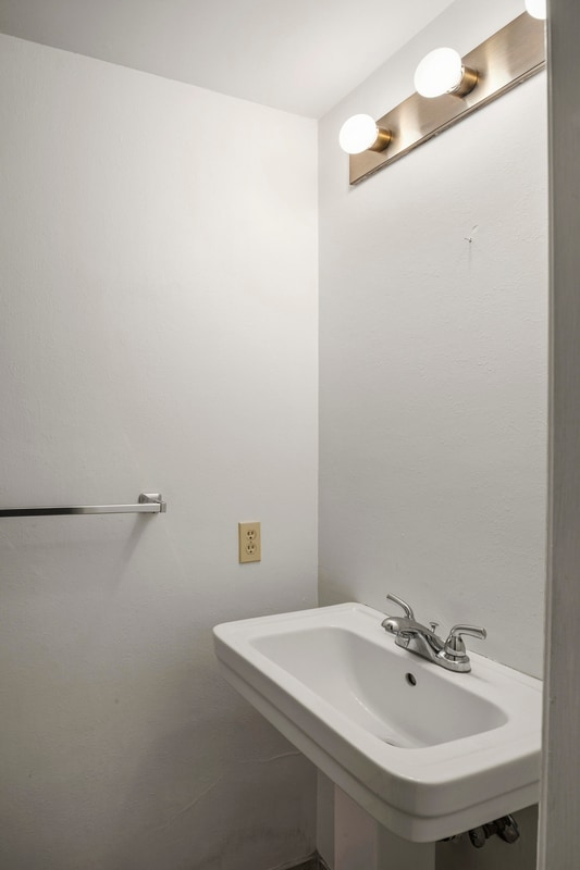 Building Photo - 770 Trenton Ave