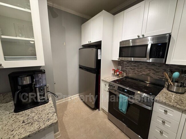 Building Photo - 1202 Grove Park Dr