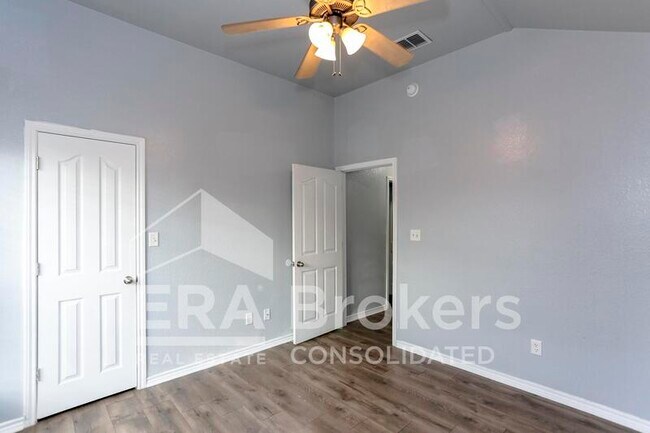 Building Photo - 5608 Hunters Ridge Trail