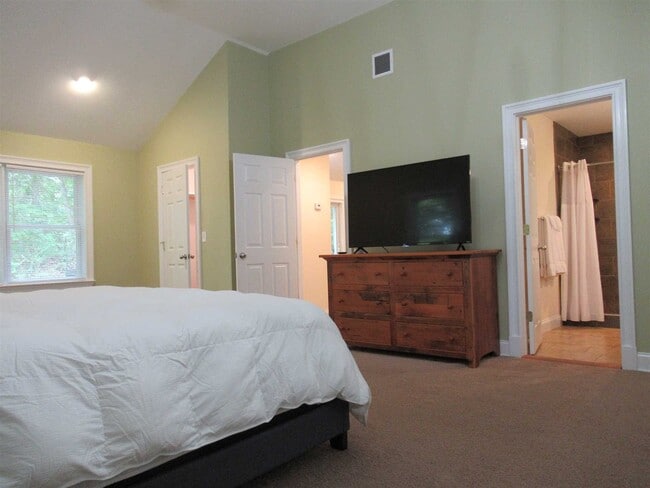 Building Photo - 101 Bundy Hill Rd