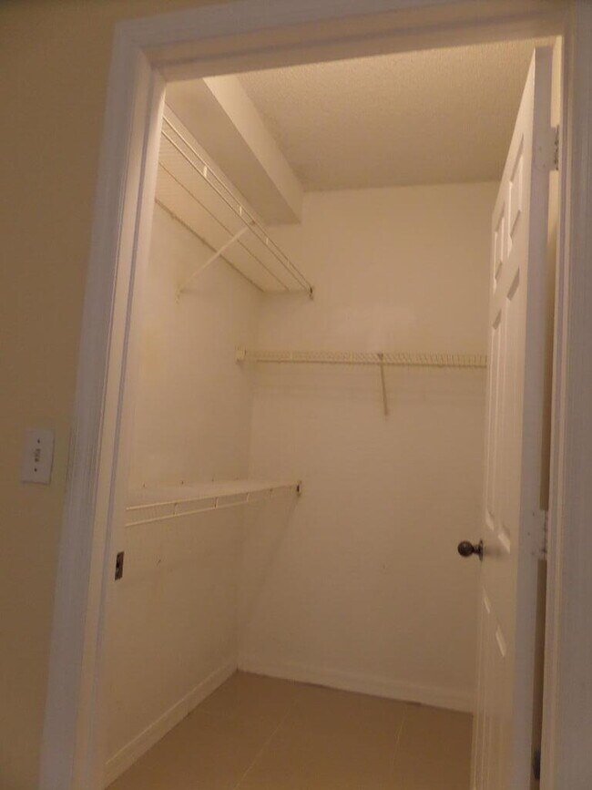 Building Photo - 10294 Fox Trail Rd S