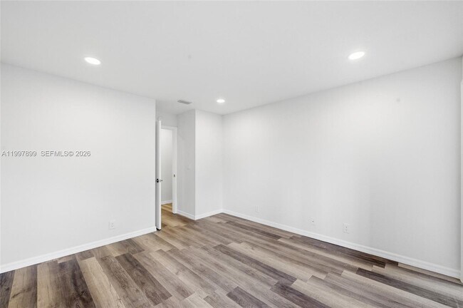 Building Photo - 3310 Pinewalk Dr N