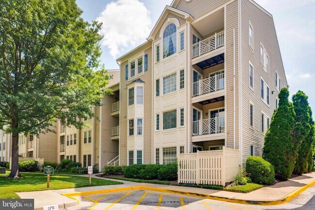 Building Photo - 12209 Fairfield House Dr