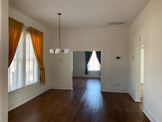 Building Photo - Fully Restored 2BR Classic Near Downtown Dignowity Hill