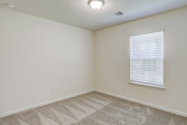 Building Photo - 28419 Aubrey Orchard Ln