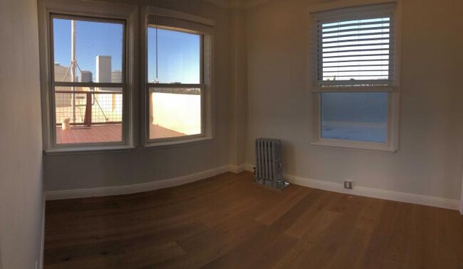Building Photo - 3 bedroom in Oakland CA 94606