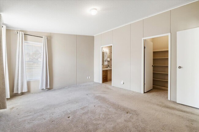 Building Photo - 2774 N Panorama Dr