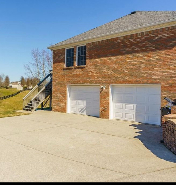 Building Photo - 1020 Echo Valley Dr